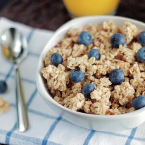 A delicious and healthy granola bowl topped with fresh blueberries, perfect for a nutritious breakfast.